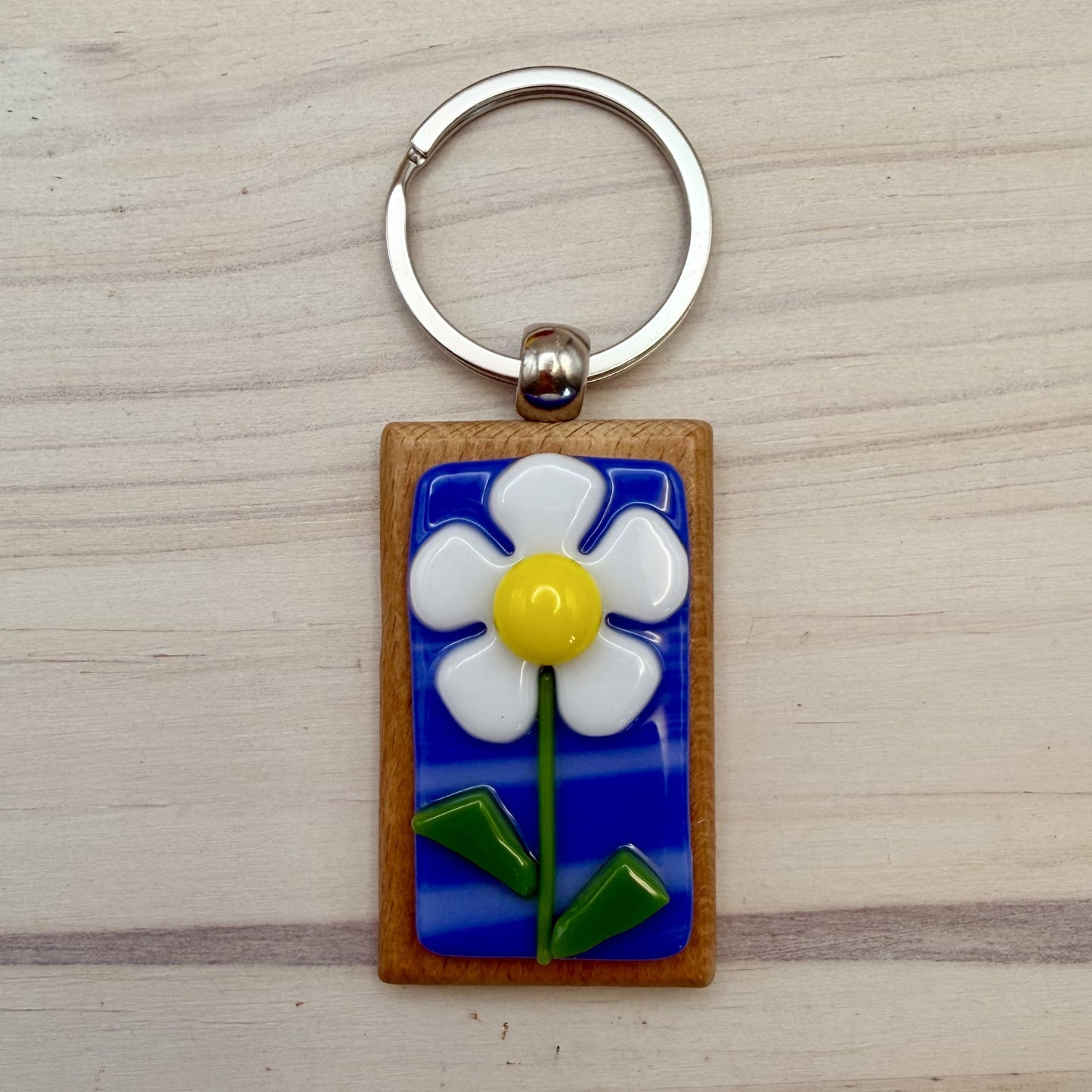Fused Glass Daisy Keychain on Beechwood – Handmade Floral Keychain