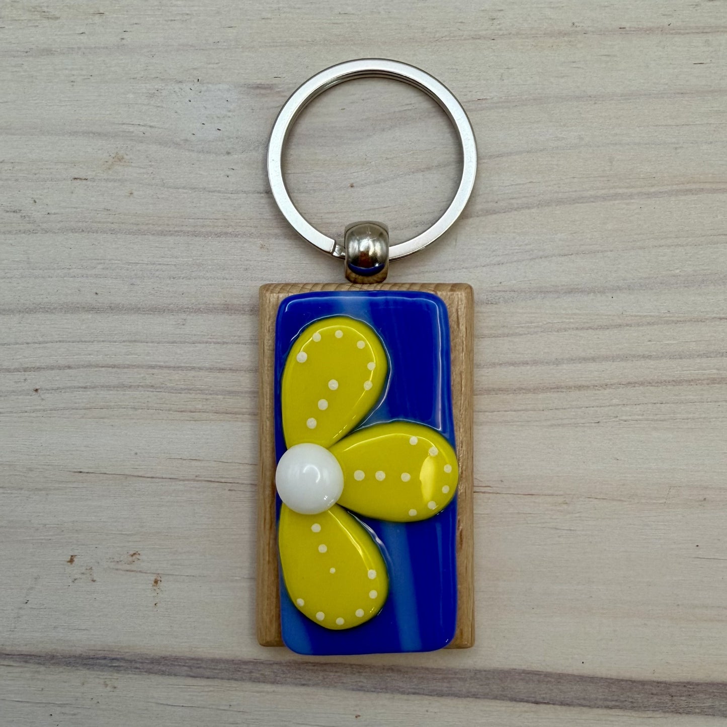 Fused Glass Flower Keychain on Beechwood Base – Handmade Floral Key Ring
